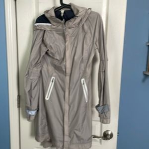 LULULEMON RIDE ON RAIN JACKET Dune/Coal  SIZE 4